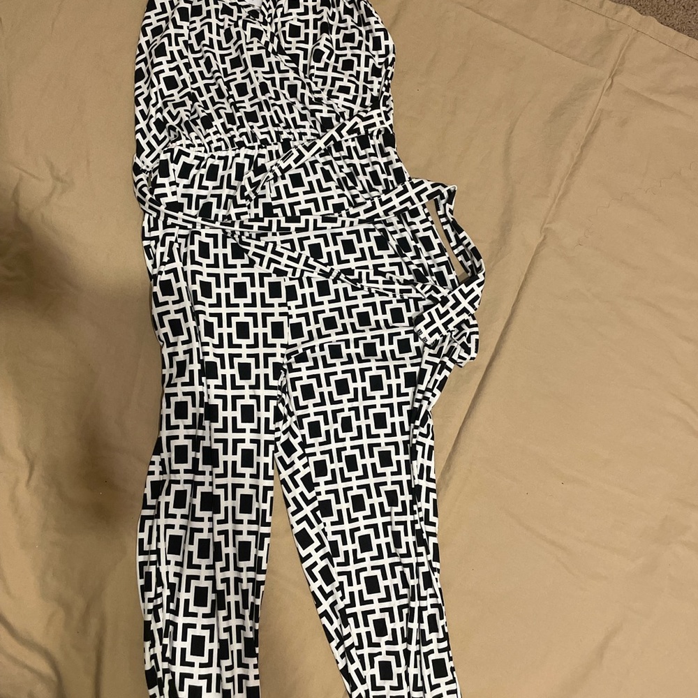 Sleeveless black and white romper